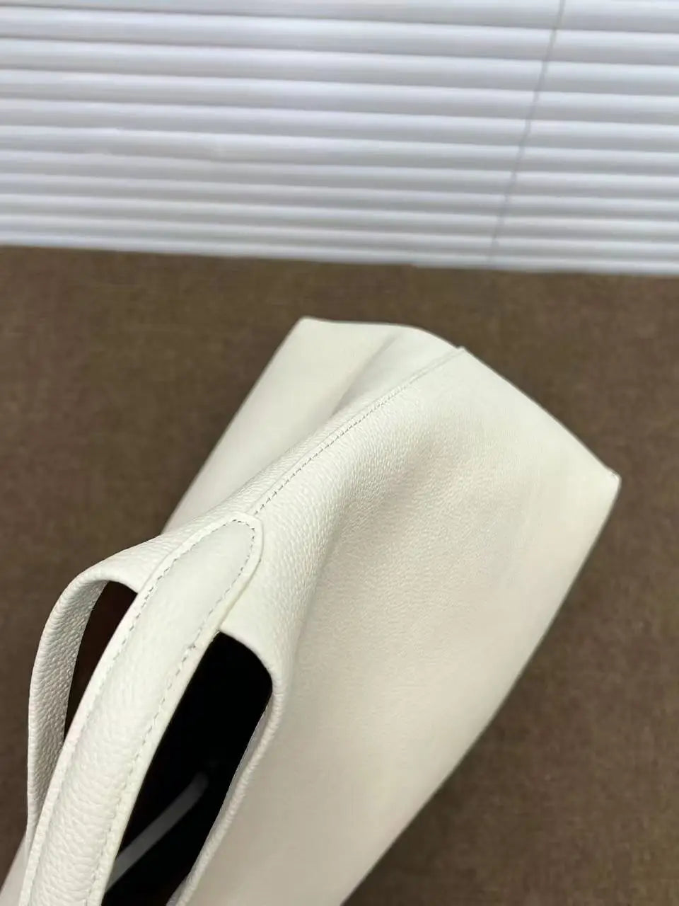High Quality Bucket Bag Genuine Leather Shoulder Premium Large-capacity Cowhide Commuter Fashionable Relaxed Versatile NO LOGO