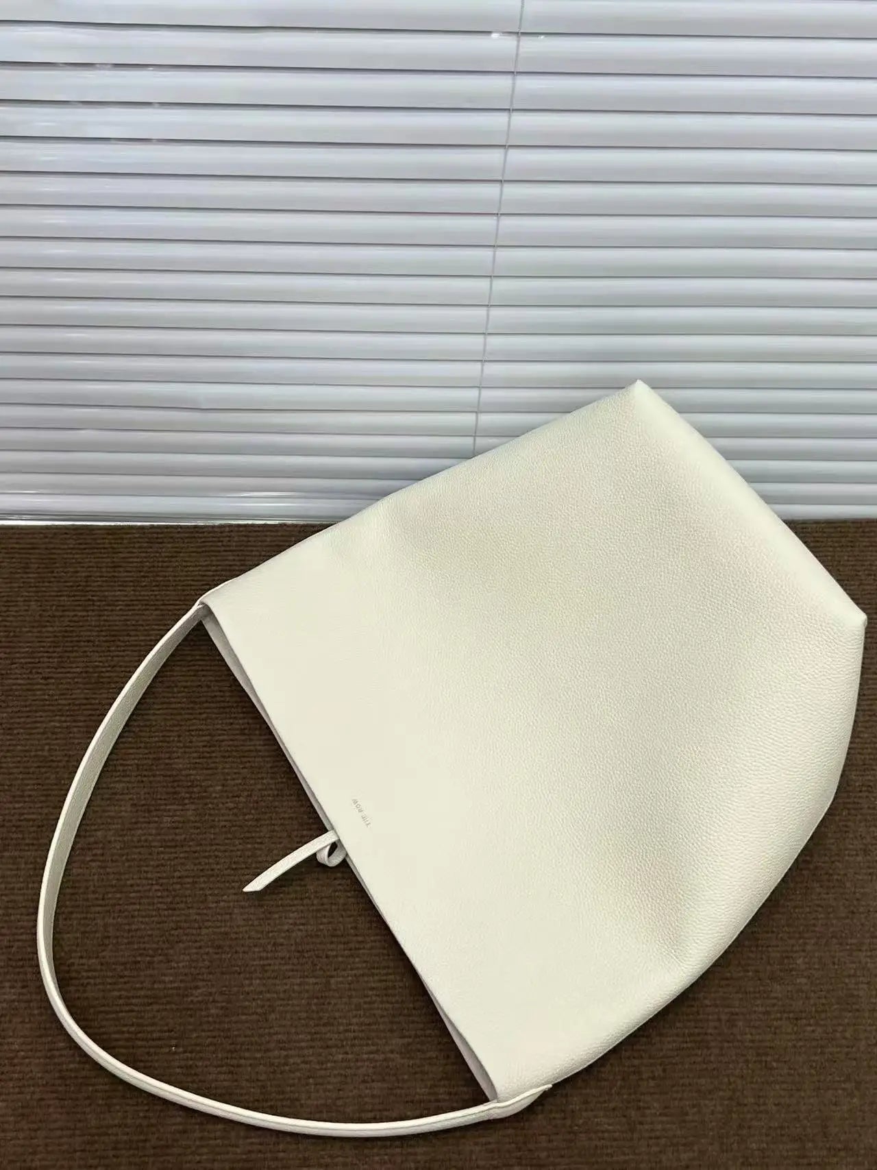 High Quality Bucket Bag Genuine Leather Shoulder Premium Large-capacity Cowhide Commuter Fashionable Relaxed Versatile NO LOGO
